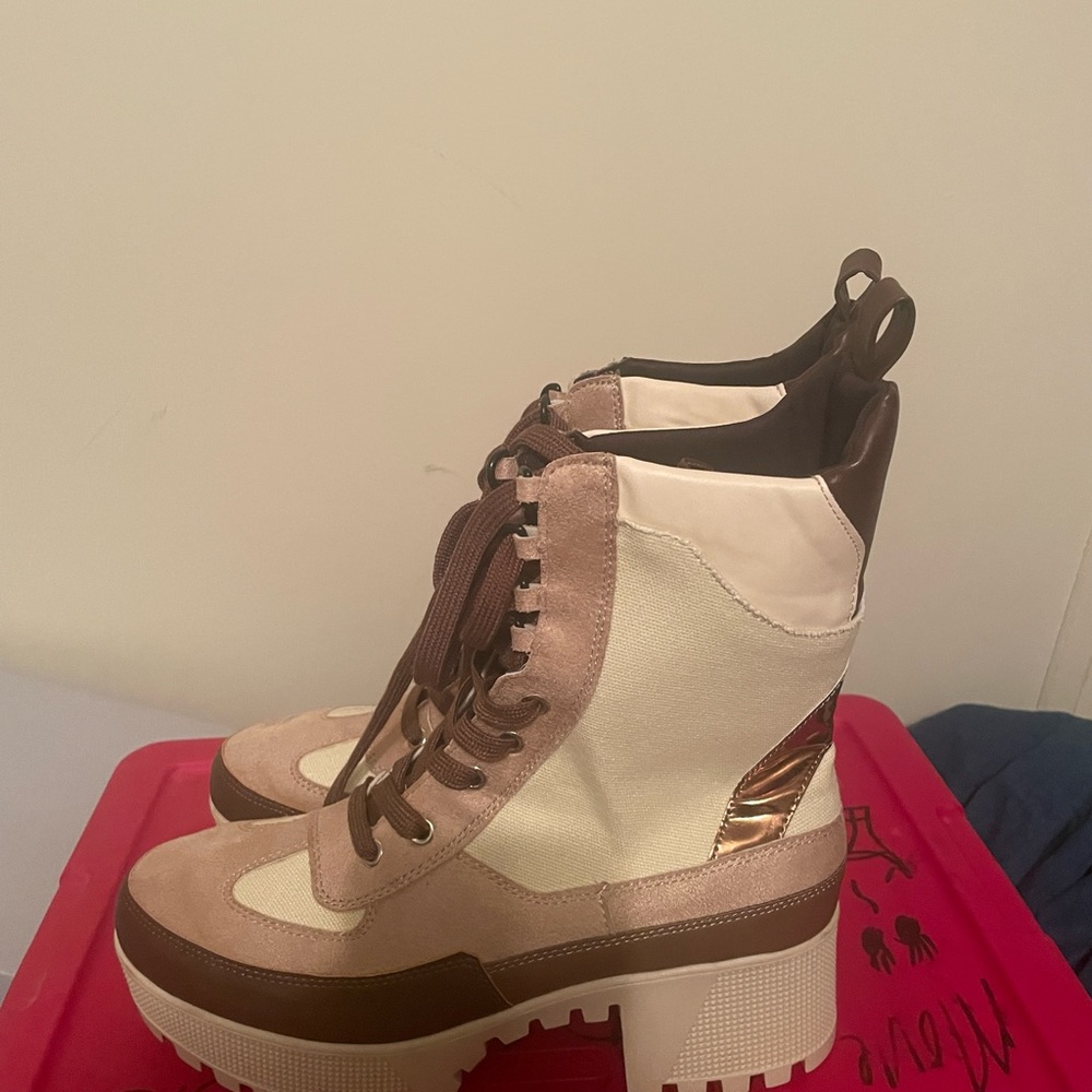 Ladies beige and brown boots size 7.5 brand new nice
